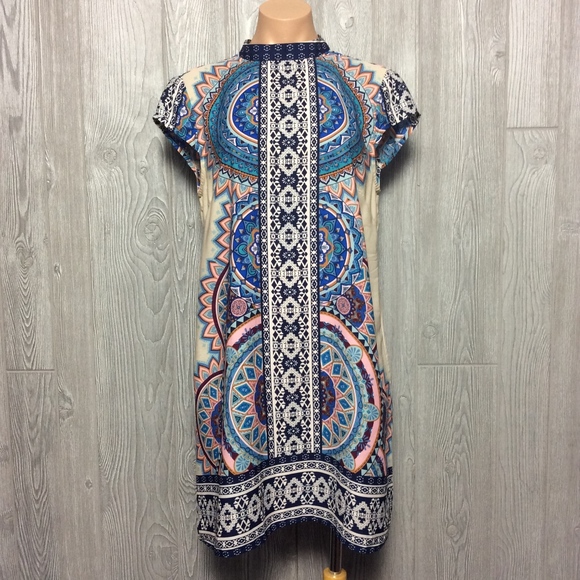 a'gaci Dresses & Skirts - Pretty Detailed Shift  Dress Medium M